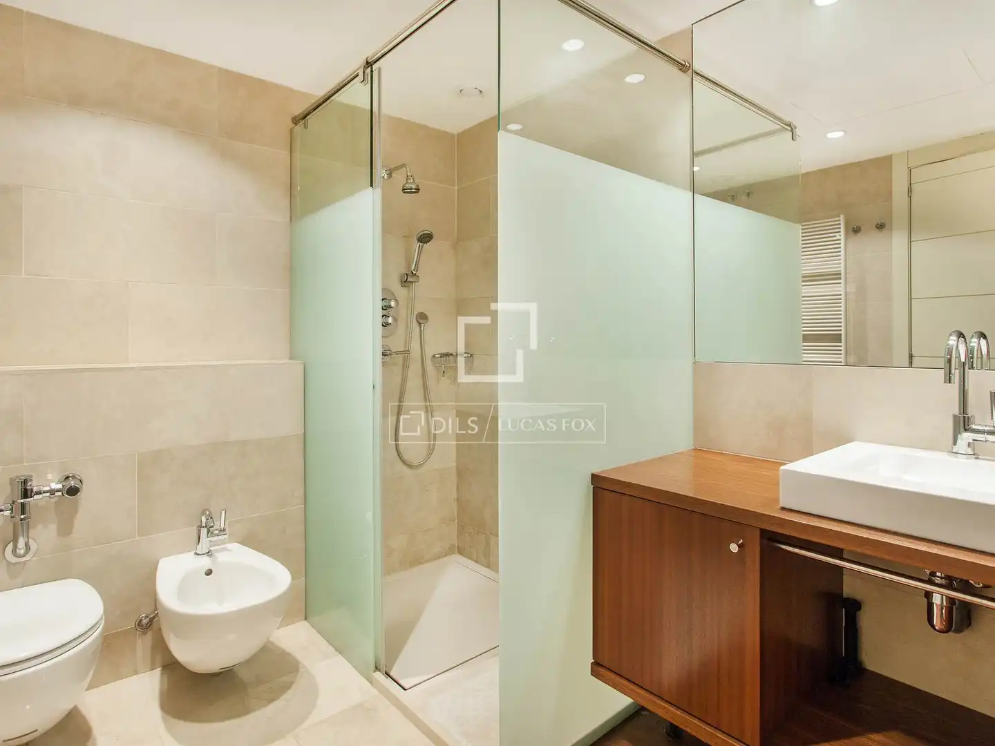 Bathroom of Houses for sale in Barcelona