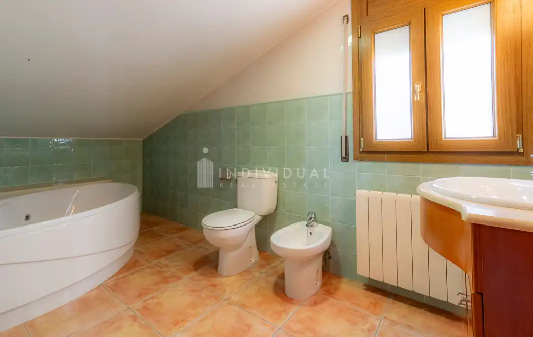 Bany de Casa o xalet en venda en Lliçà d'Amunt amb Calefacció, Jardí privat i Terrassa