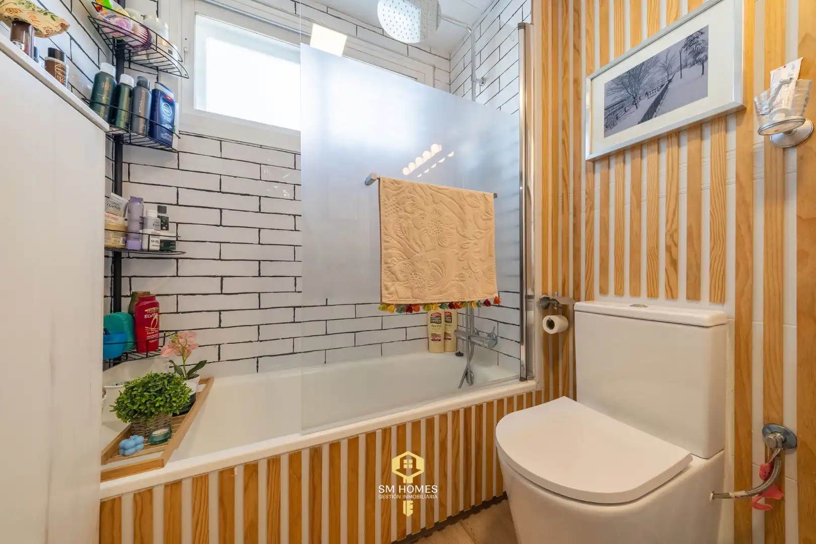 Bathroom of Flat for sale in Coslada  with Air Conditioner, Heating and Storage room