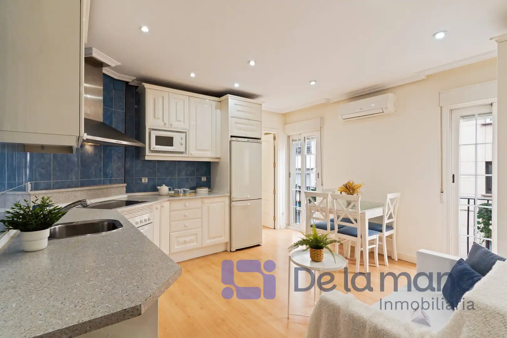Exterior view of Apartments for sale in Madrid  with Air Conditioner, Heating and Balcony
