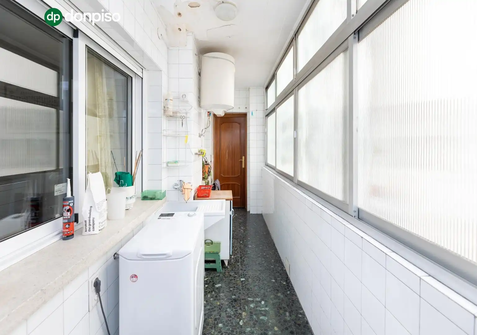 Cocina de Piso en venta en Granada con Terraza, Trastero y Balcón