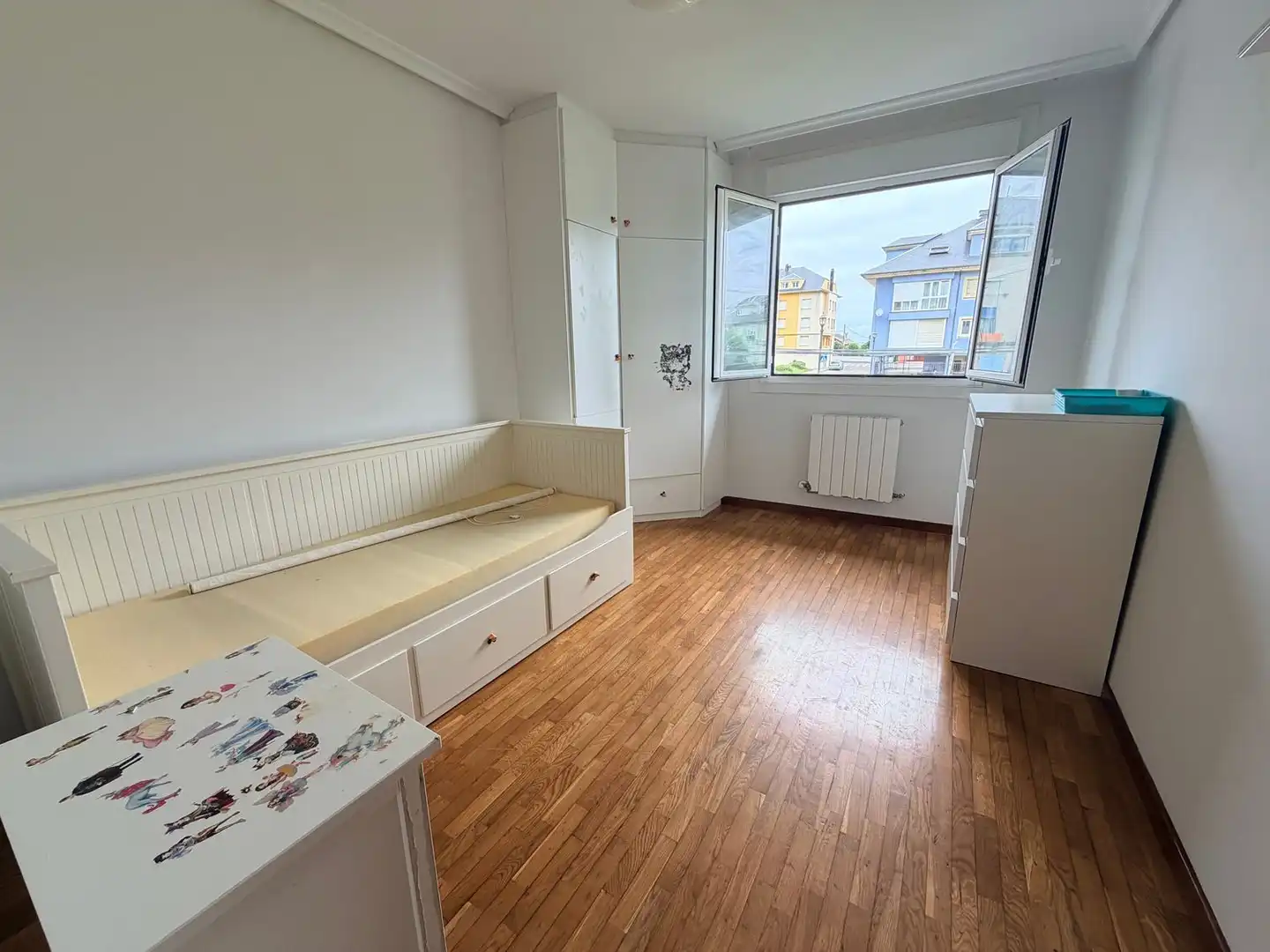 Habitación de Piso en venta en Navia con Calefacción y Piscina