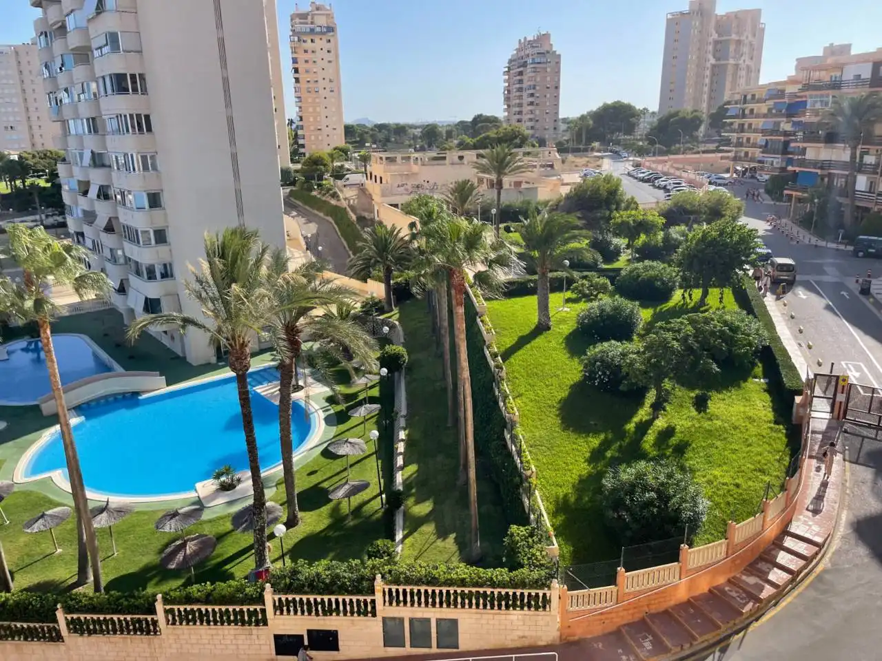 Vista exterior de Apartament de lloguer en El Campello amb Aire condicionat, Terrassa i Moblat