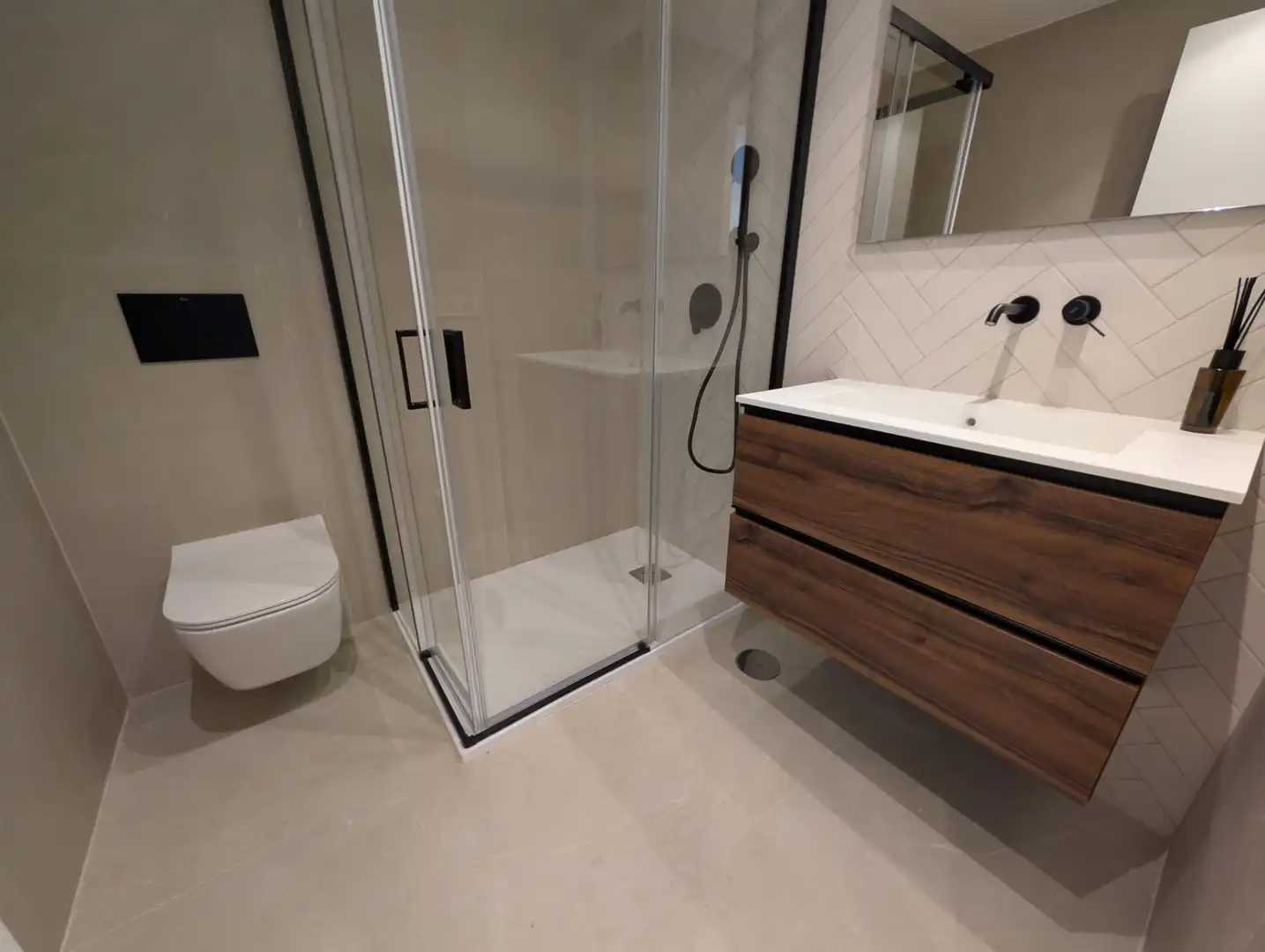 Baño de Piso de alquiler en Sevilla con Aire acondicionado, Calefacción y Balcón
