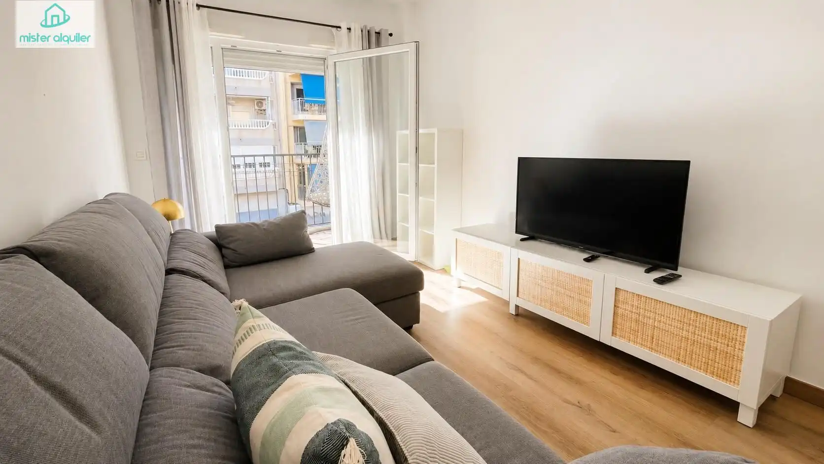Sala d'estar de Apartament de lloguer en El Campello amb Aire condicionat, Calefacció i Terrassa