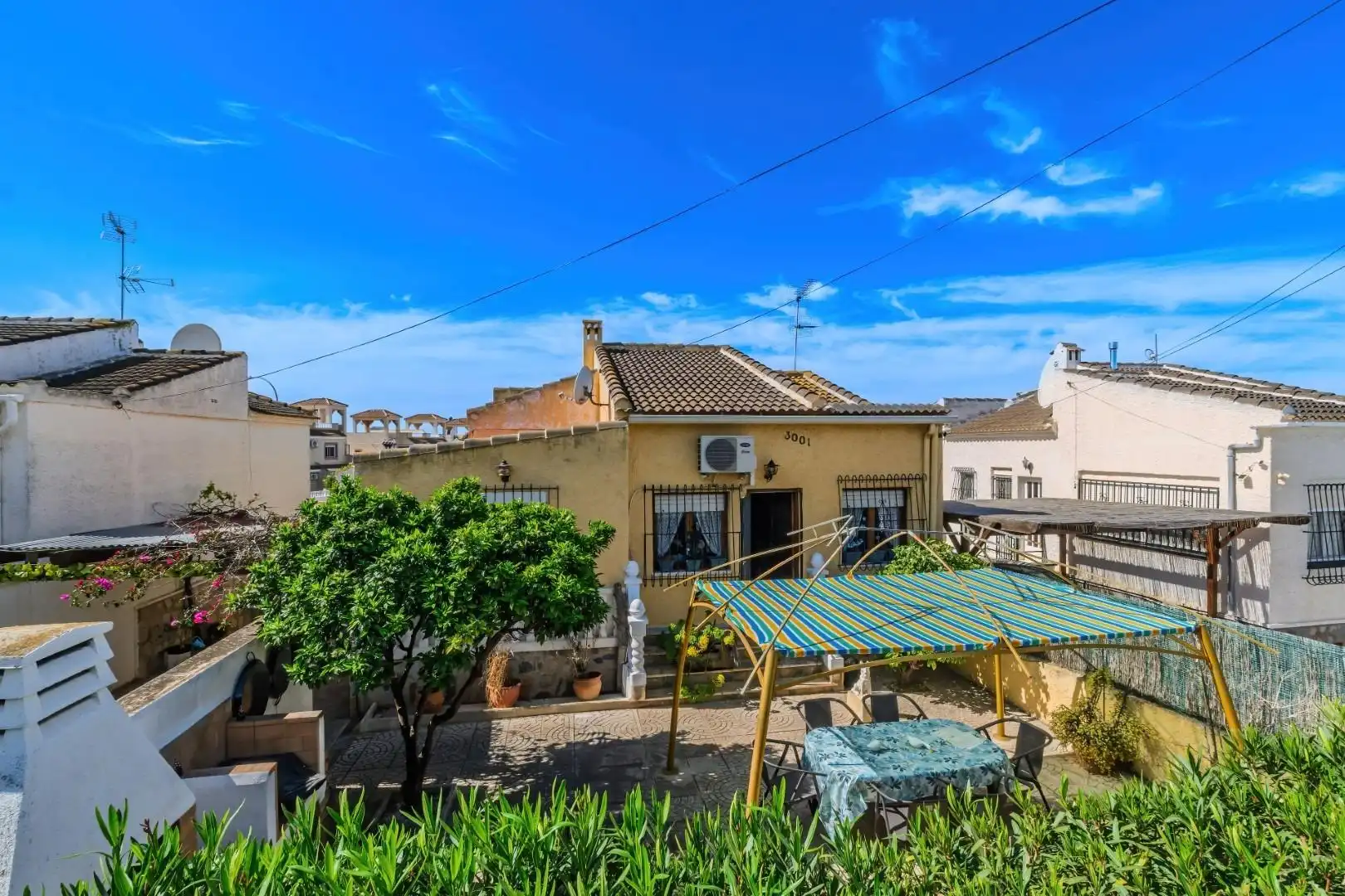 Vista exterior de Casa o chalet en venta en Torrevieja con Jardín privado