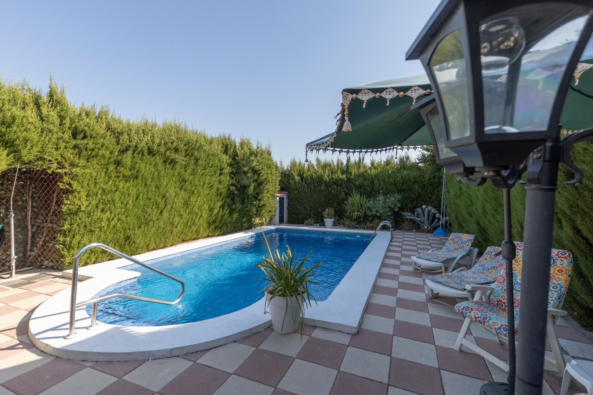 Piscina de Casa o xalet en venda en Cúllar Vega amb Jardí privat, Terrassa i Piscina