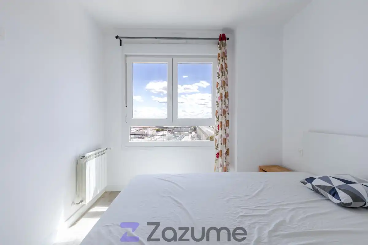 Schlafzimmer von Wohnung zur Miete in Madrid mit Klimaanlage, Privatgarten und Schwimmbad
