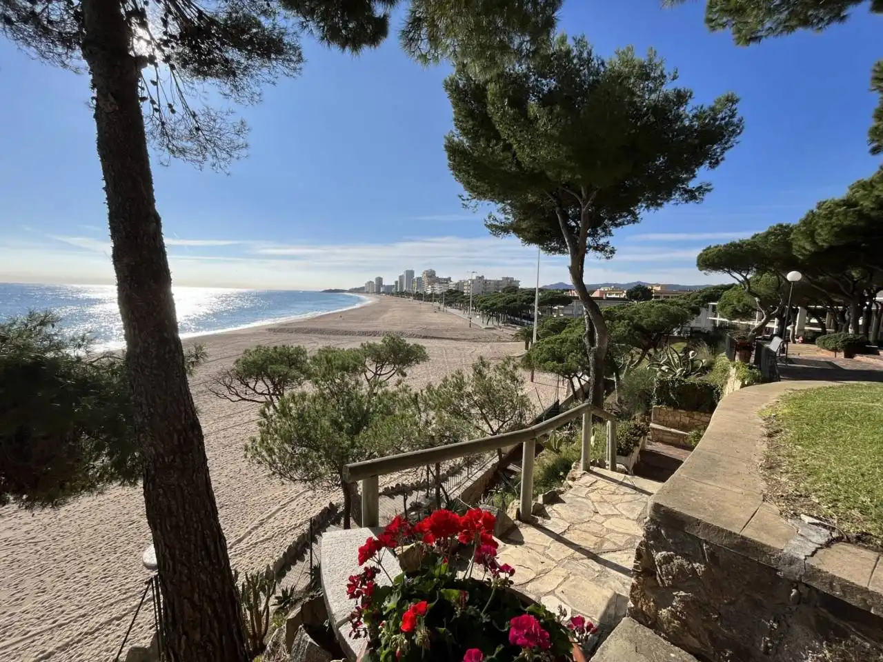 Jardín de Garaje en venta en Castell d'Aro, Platja d'Aro i s'Agaró con Alarma