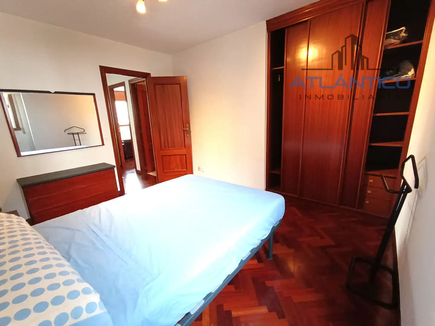 Habitación de Apartamento en venta en A Coruña Capital  con Calefacción, Trastero y Amueblado