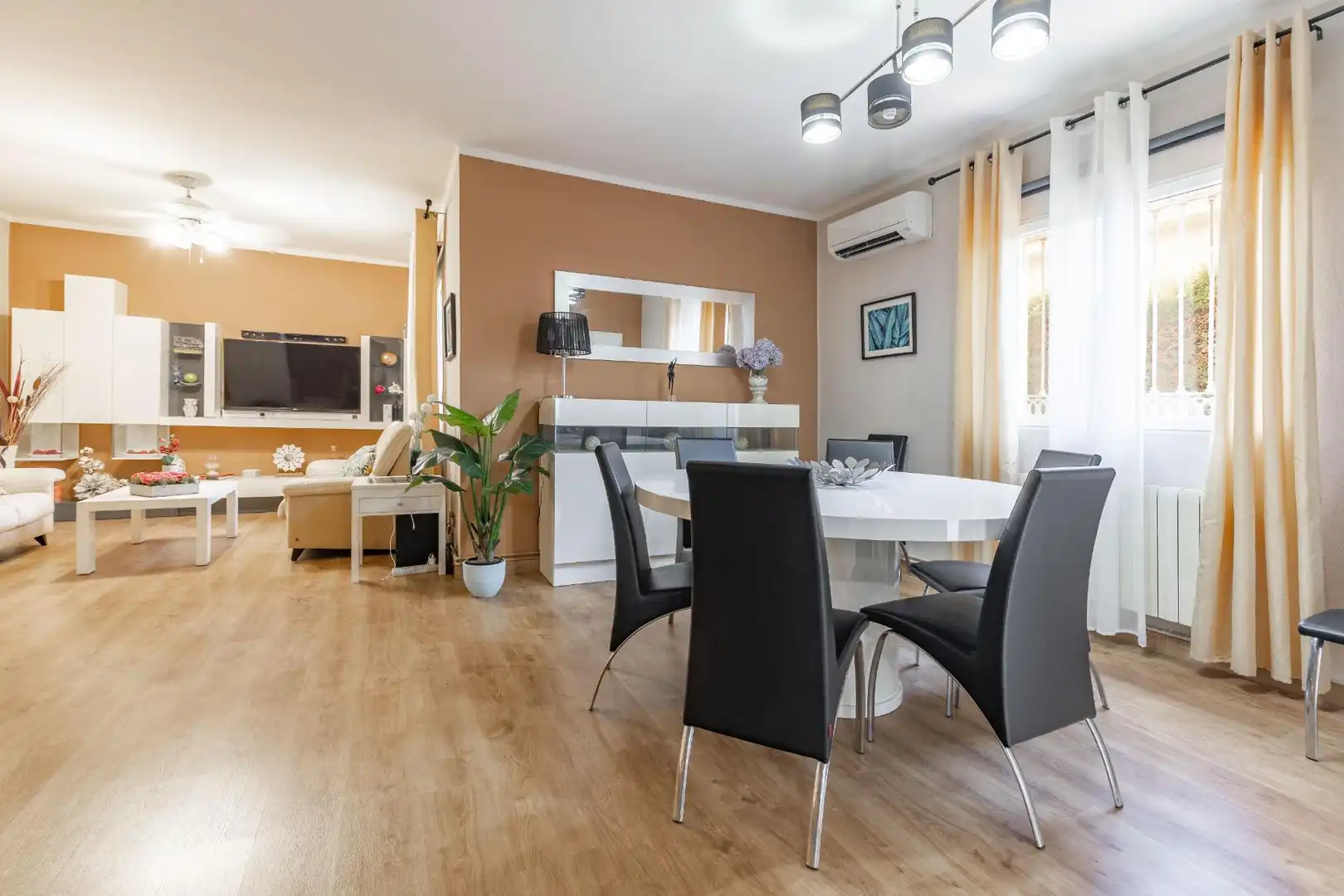 Comedor de Casa o chalet en venta en Montserrat con Aire acondicionado, Jardín privado y Terraza