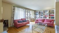 Sala d'estar de Apartament en venda en Donostia - San Sebastián  amb Terrassa
