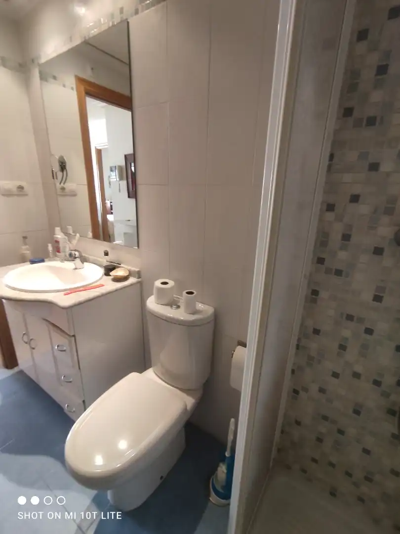 Badezimmer von Wohnung zur Miete in Elche / Elx mit Möbliert, Ofen und Waschmaschine