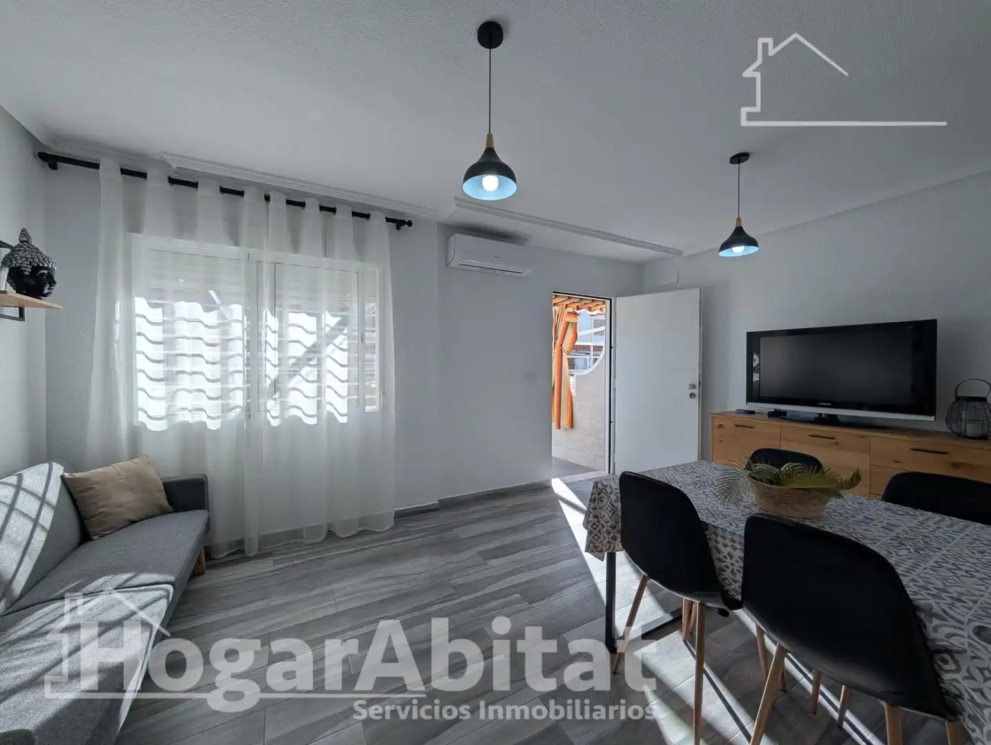 Sala de estar de Casa adosada en venta en Santa Pola con Aire acondicionado, Calefacción y Terraza