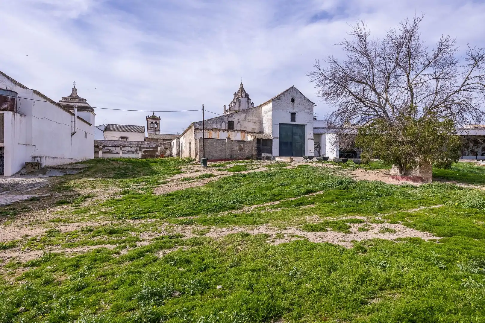 Vista exterior de Finca rústica en venda en Palomares del Río amb Jardí privat, Piscina i Balcó