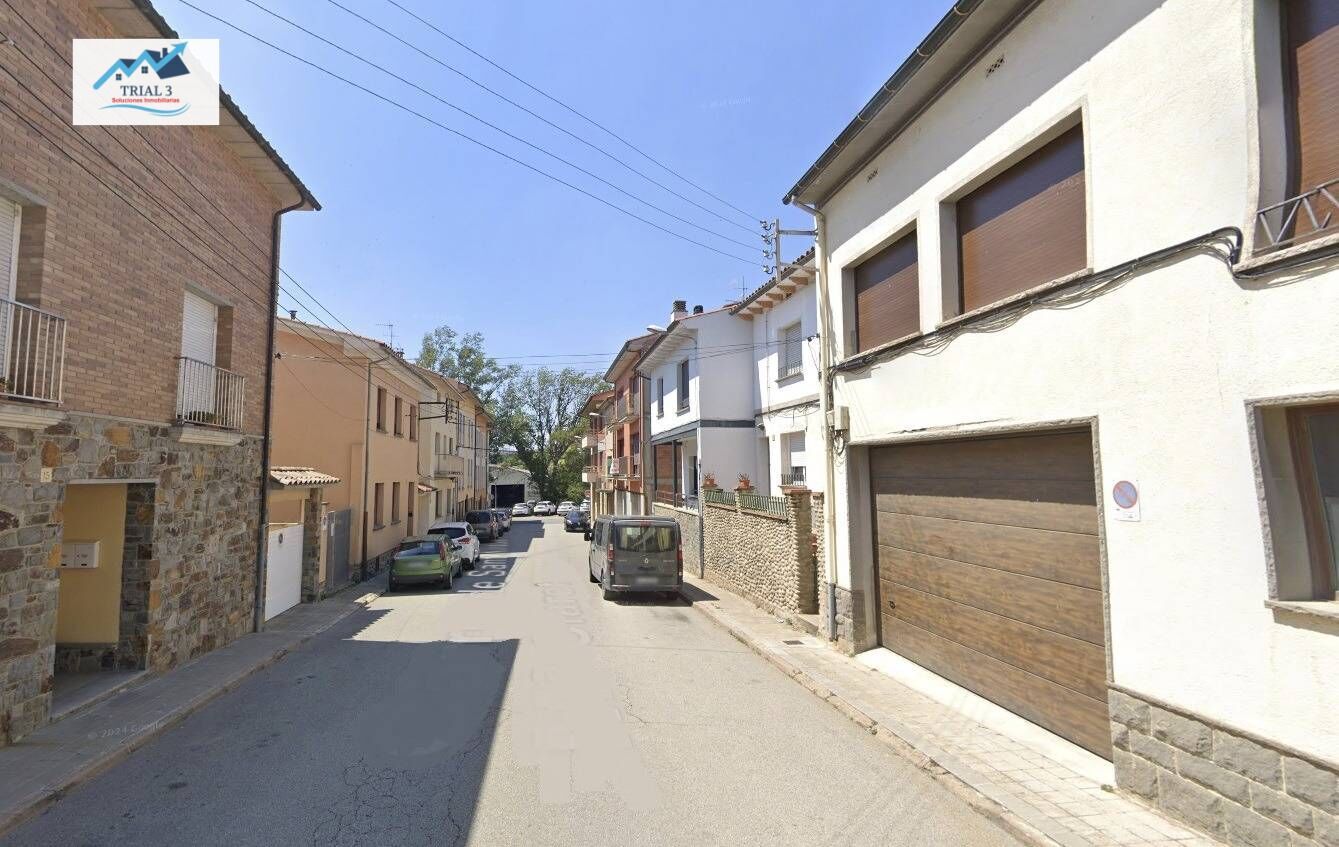 Vista exterior de Pis en venda en Roda de Ter amb Jardí privat i Terrassa