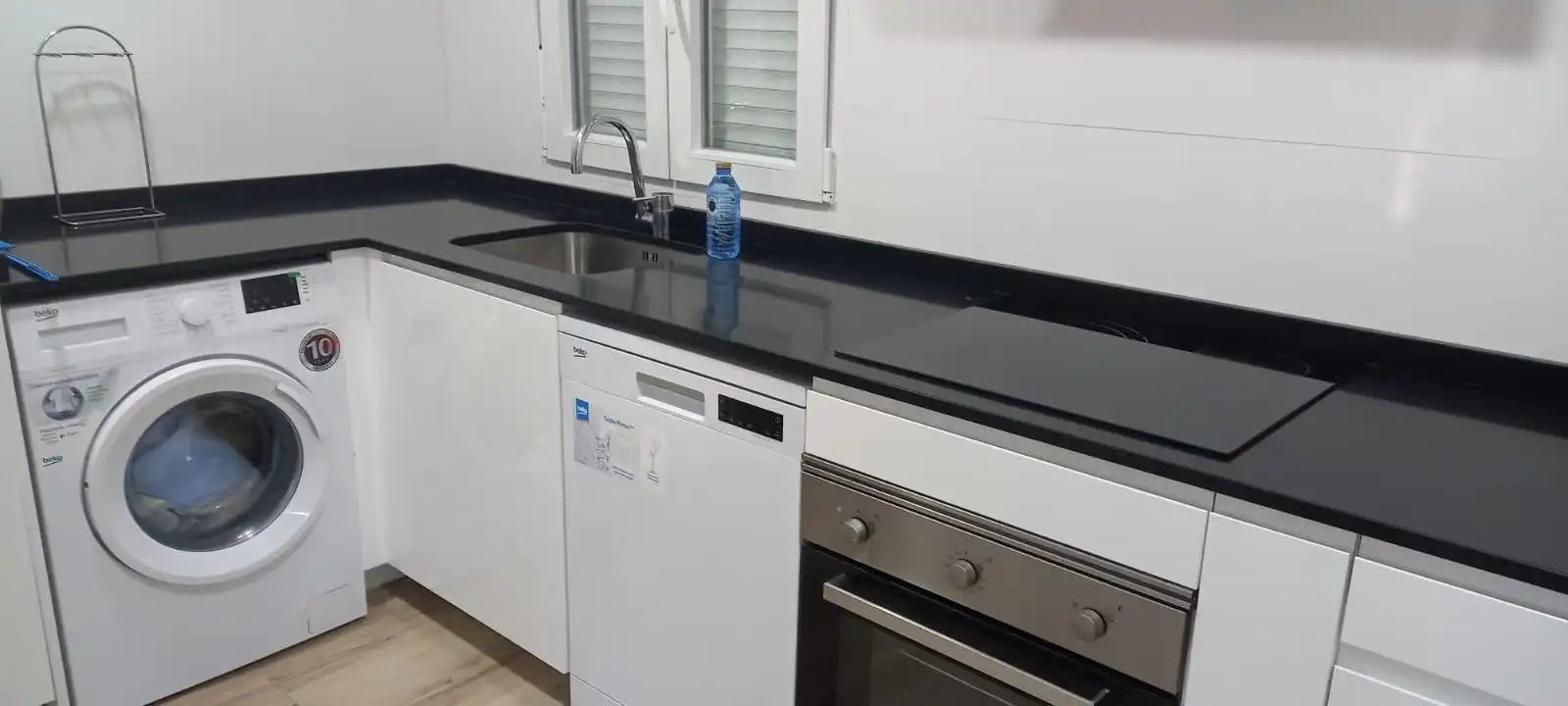 Cuina de Casa o xalet en venda en Sierra de Fuentes amb Aire condicionat, Terrassa i Moblat