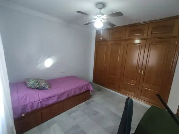 Schlafzimmer von Einfamilien-Reihenhaus zur Miete in Granada mit Klimaanlage, Privatgarten und Möbliert