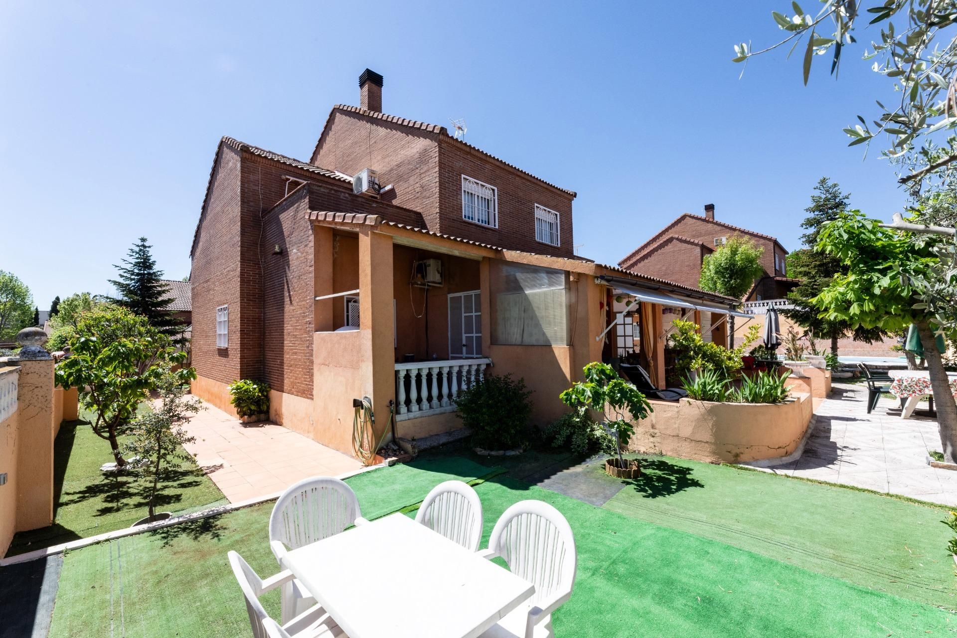 Jardí de Casa o xalet en venda en Arroyomolinos (Madrid) amb Aire condicionat, Calefacció i Jardí privat
