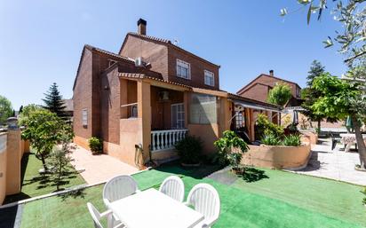 Jardí de Casa o xalet en venda en Arroyomolinos (Madrid) amb Aire condicionat, Calefacció i Jardí privat