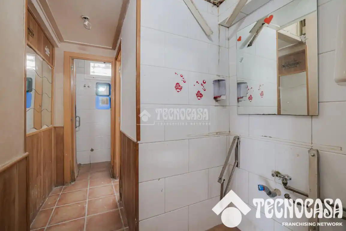 Baño de Local en venta en Barcelona