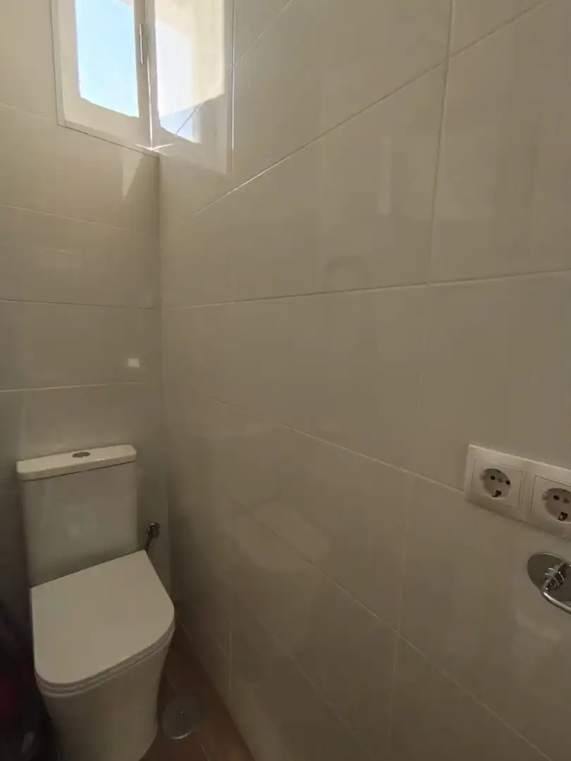 Badezimmer von Wohnungen zum Verkauf in Madrid mit Klimaanlage und Heizung