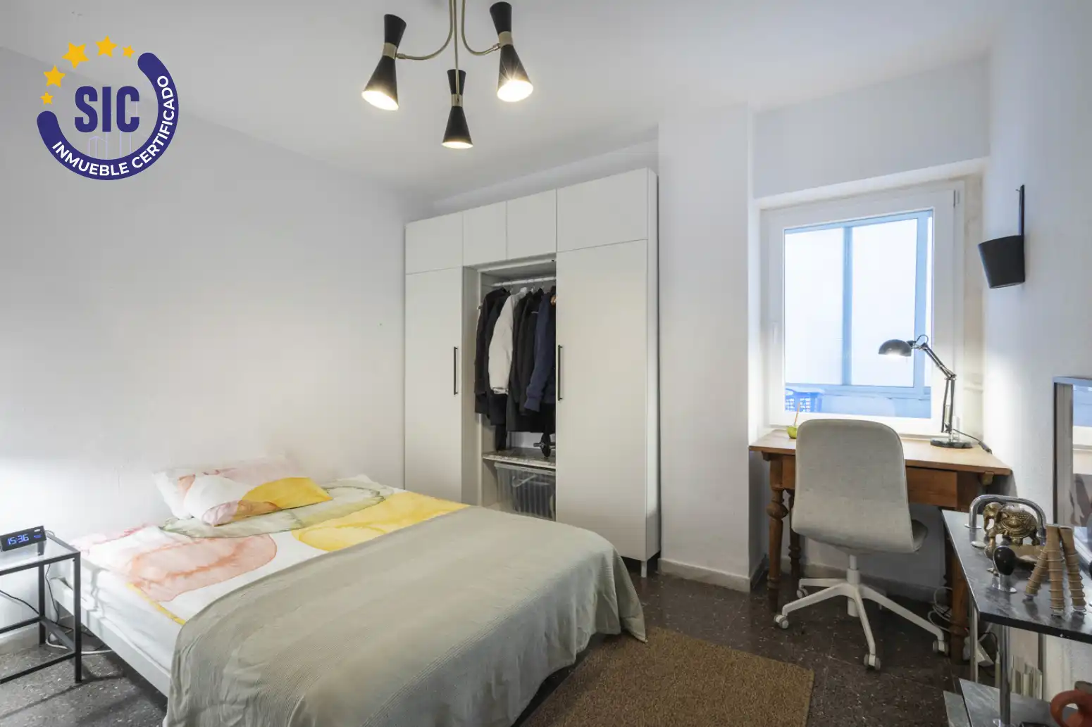 Bedroom of Flat for sale in Valencia  with Air Conditioner and Terrace