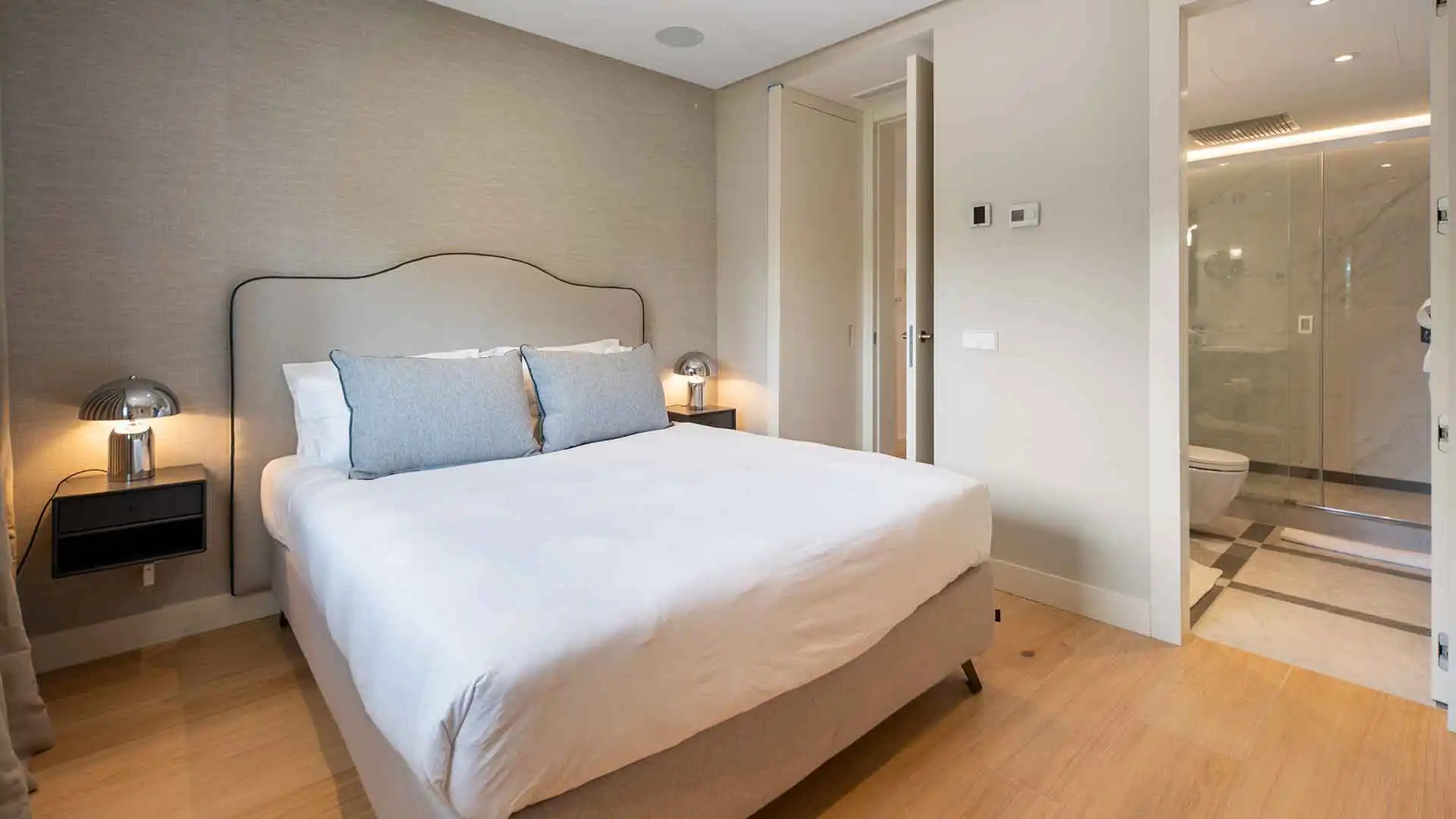 Habitación de Apartamento en venta en Marbella con Aire acondicionado, Terraza y Piscina