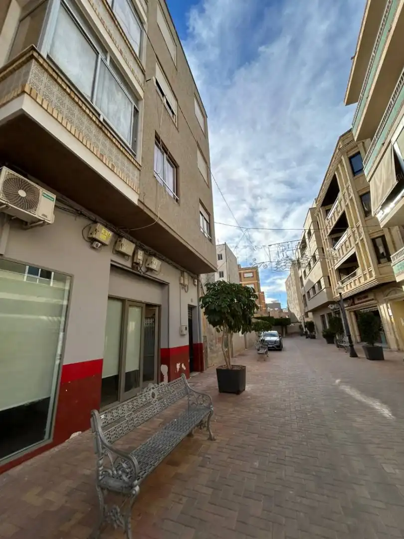 Business premises to rent in C. RamÃ³n y Cajal, imagen 2