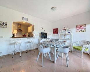 Cuina de Apartament en venda en Roses amb Aire condicionat, Terrassa i Moblat