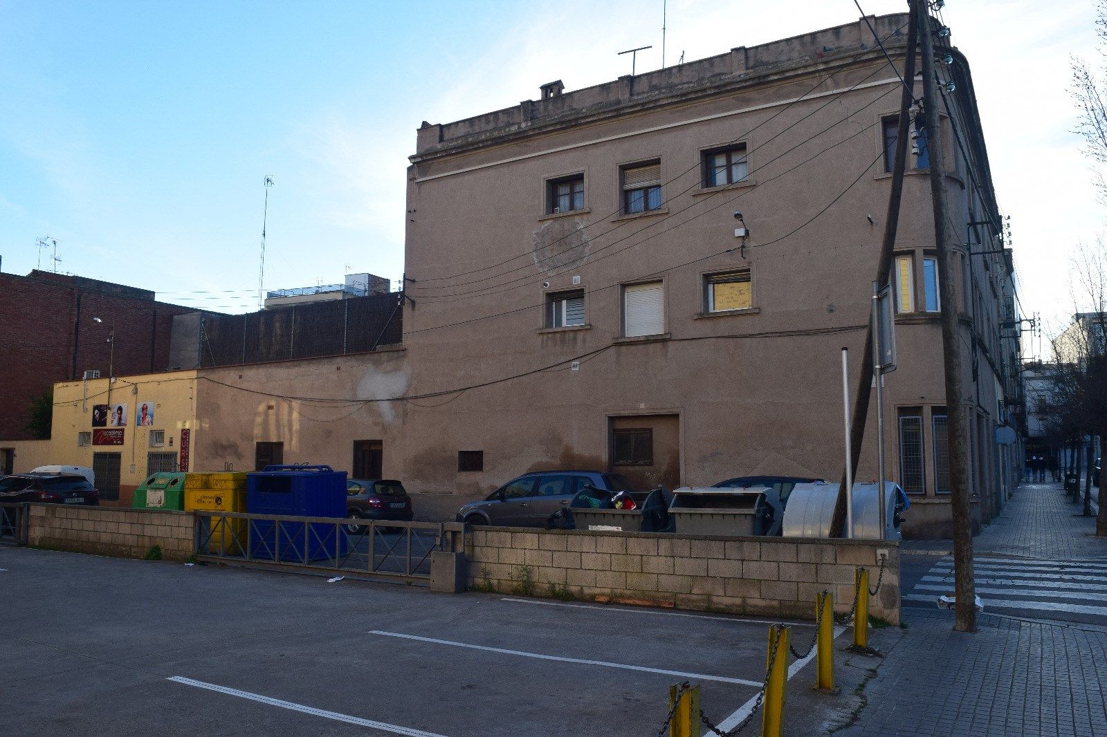Vista exterior de Edifici en venda en Figueres