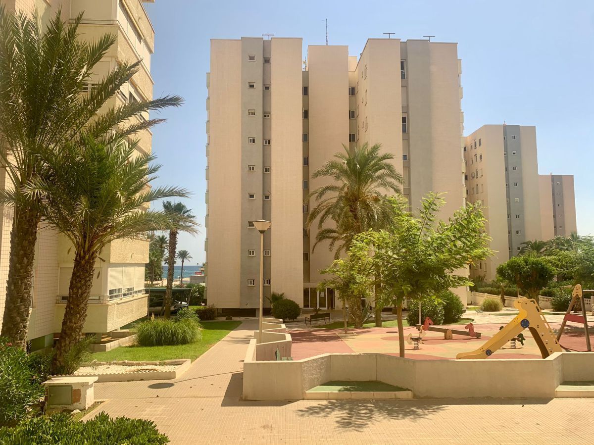 Vista exterior de Apartament de lloguer en Alicante / Alacant amb Terrassa