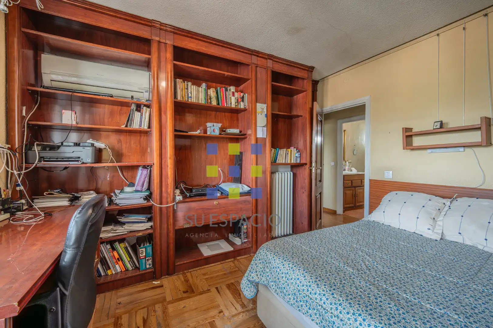 Schlafzimmer von Dachboden zum Verkauf in Madrid mit Klimaanlage, Heizung und Parkett
