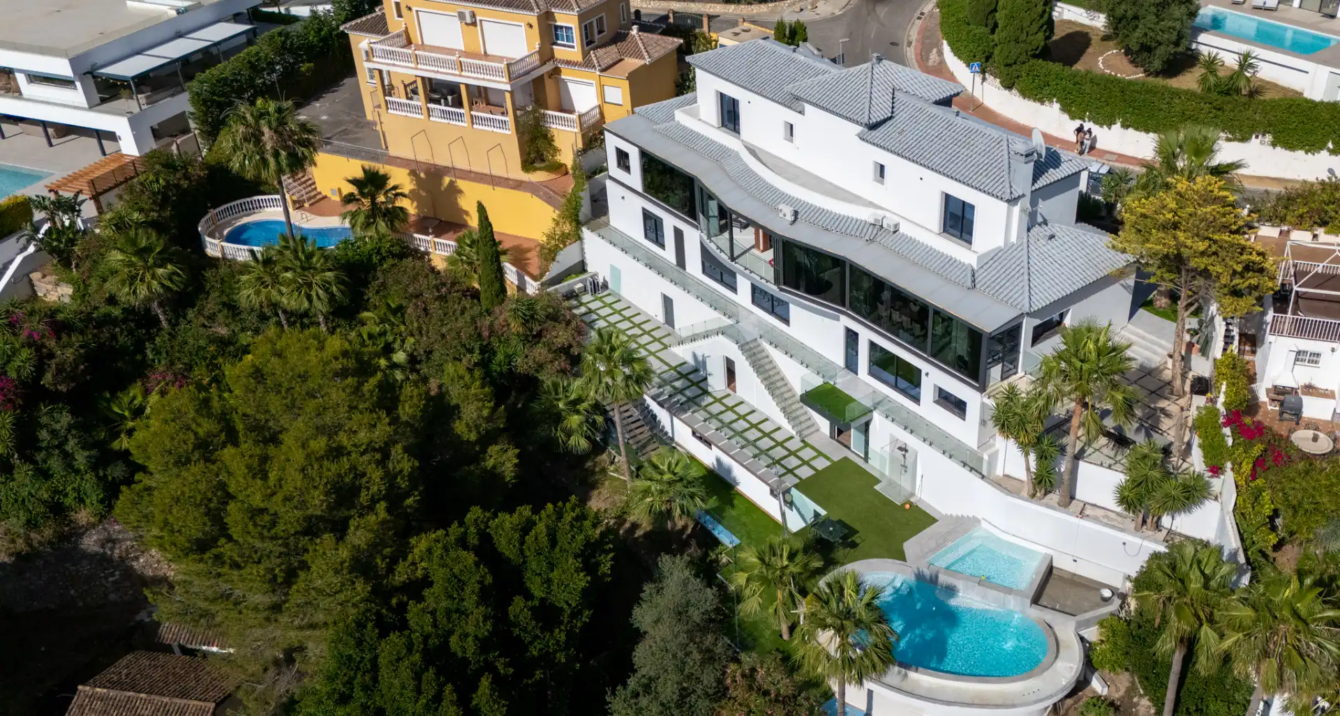 Vista exterior de Casa o xalet en venda en Benalmádena amb Aire condicionat, Calefacció i Jardí privat