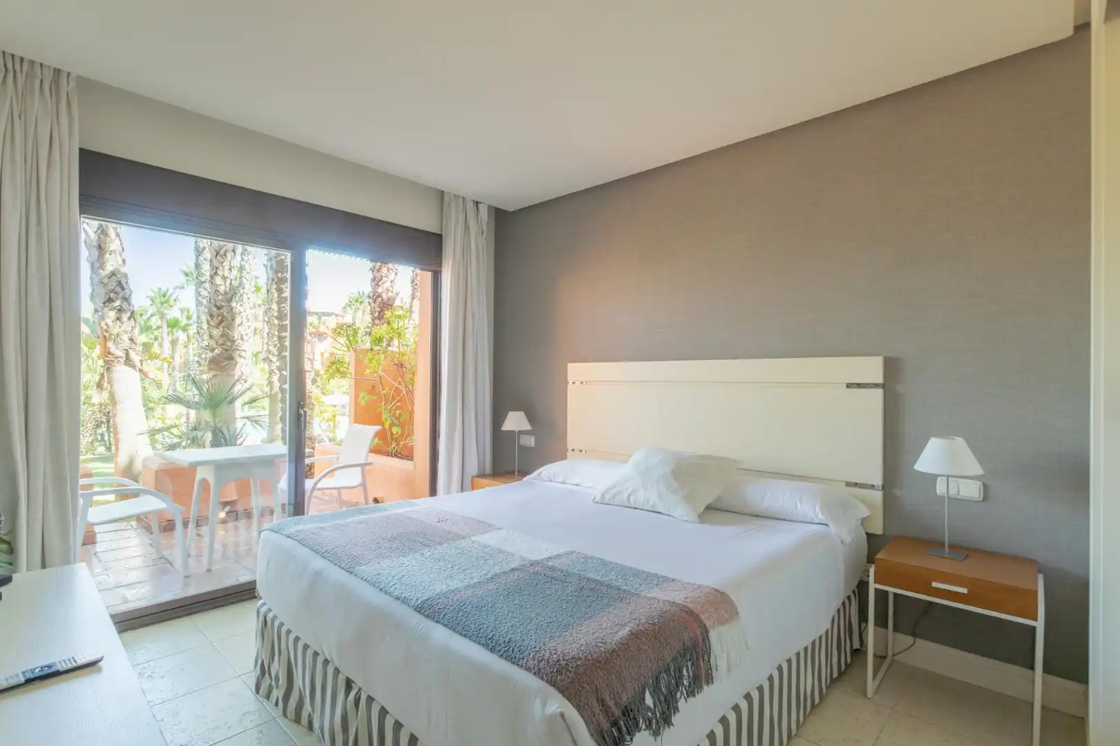 Habitación de Apartamento en venta en Chiclana de la Frontera con Jardín privado y Piscina comunitaria
