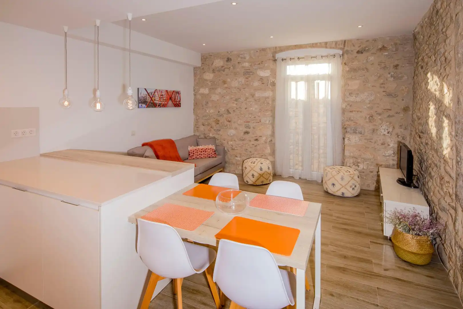 Comedor de Piso en venta en Girona con Aire acondicionado, Amueblado y Balcón