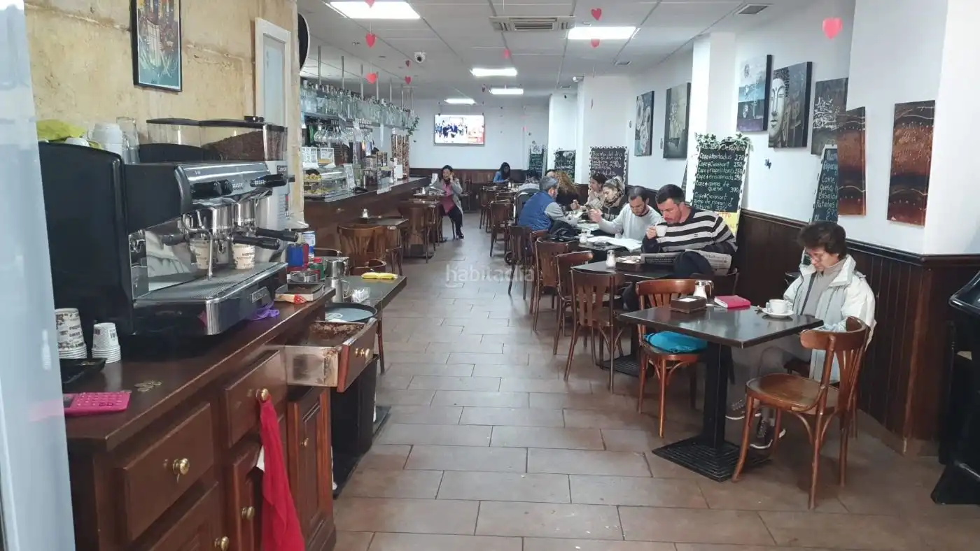Business premises for sale in Carrer de l'Escola Graduada 4, imagen 2