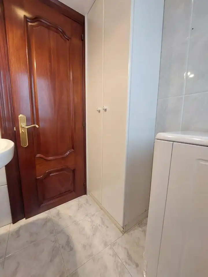 Bany de Pis en venda en Gijón  amb Calefacció i Moblat