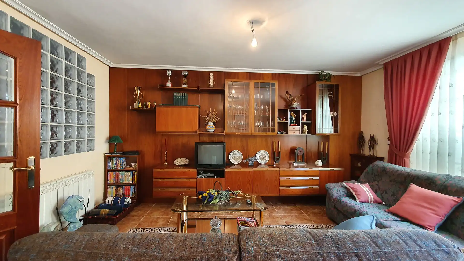 Sala d'estar de Casa adosada en venda en Dueñas amb Calefacció, Parquet i Terrassa