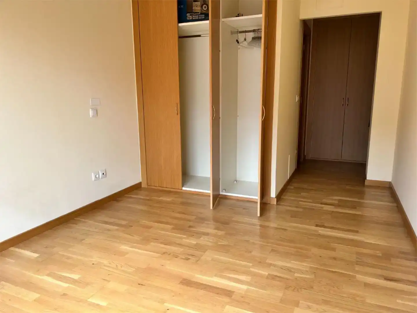 Habitación de Piso en venta en  Logroño con Aire acondicionado, Jardín privado y Parquet