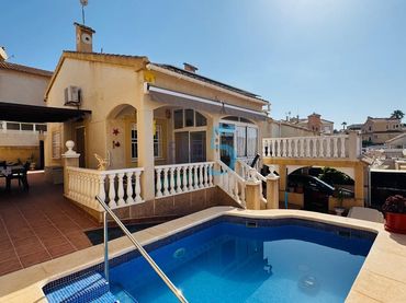 Haus mit Pool zum Verkauf in Orihuela Costa