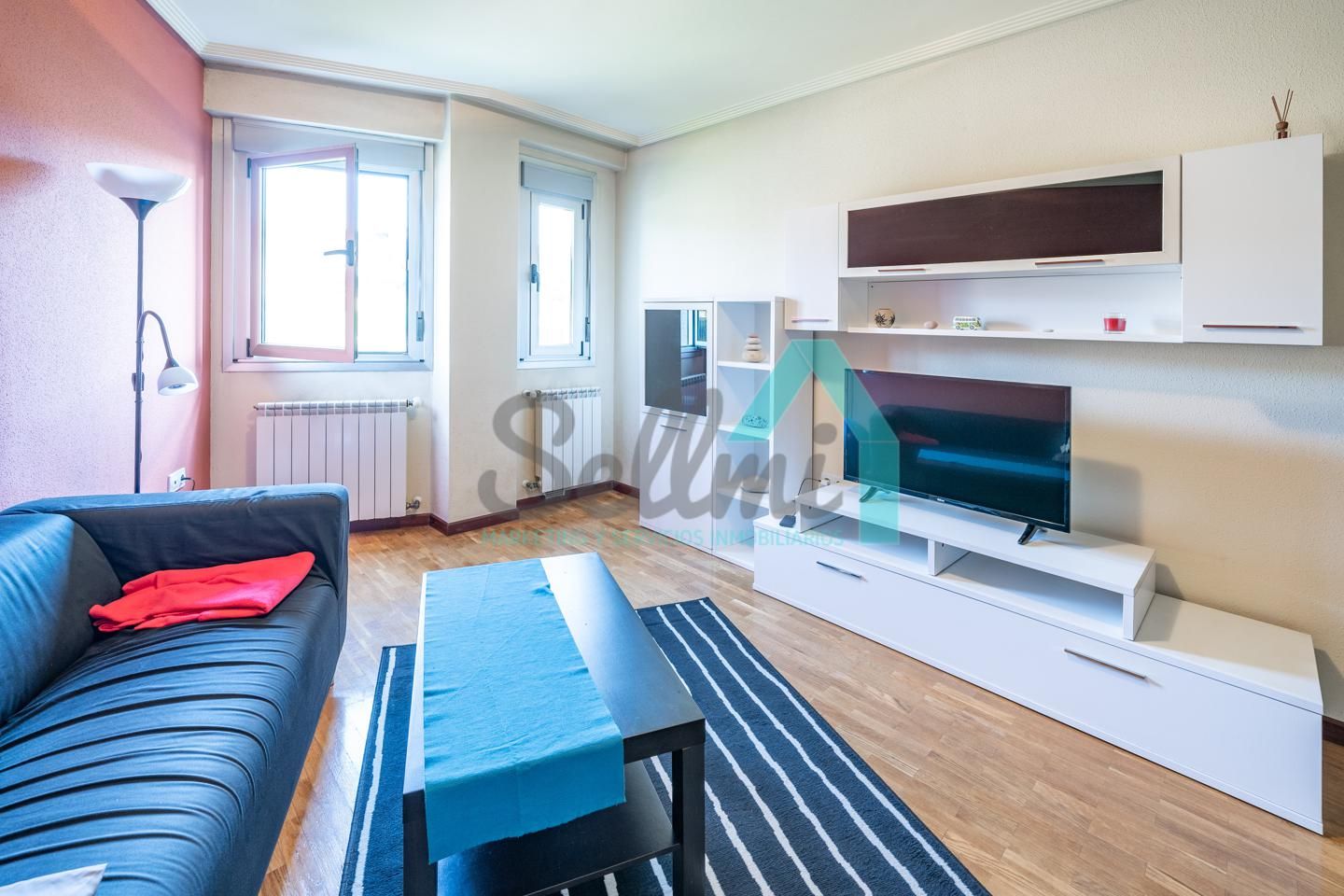 Sala d'estar de Pis en venda en Siero amb Calefacció, Parquet i Traster