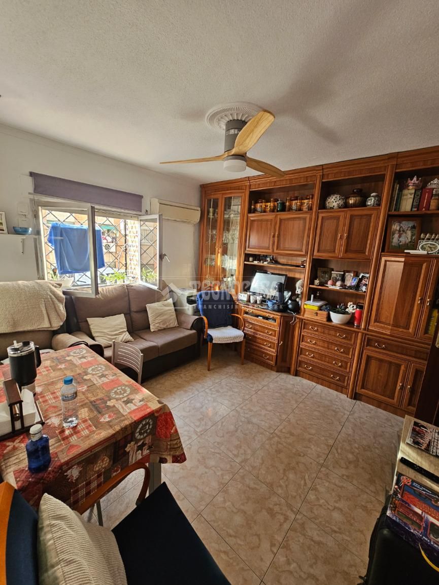 Sala d'estar de Pis en venda en  Madrid Capital