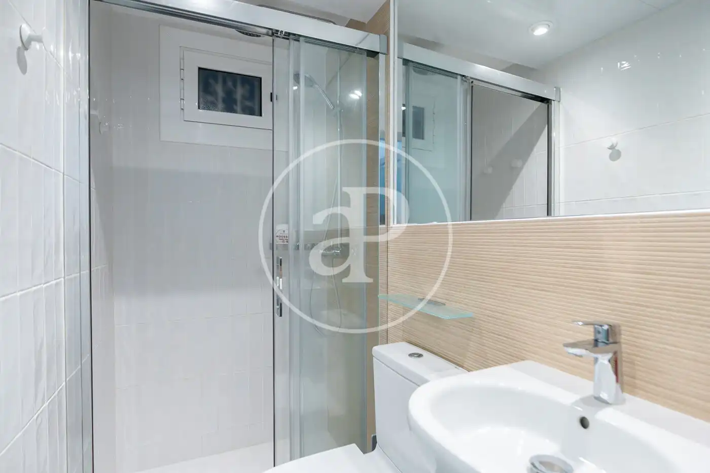 Baño de Piso en venta en Barcelona con Aire acondicionado, Calefacción y Amueblado