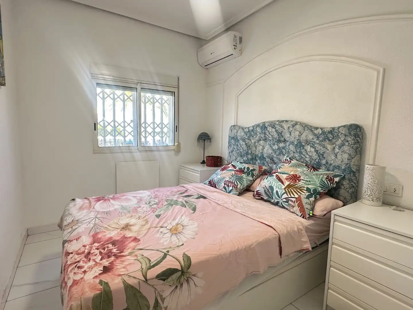 Dormitori de Casa o xalet en venda en Orihuela amb Aire condicionat, Piscina i Moblat