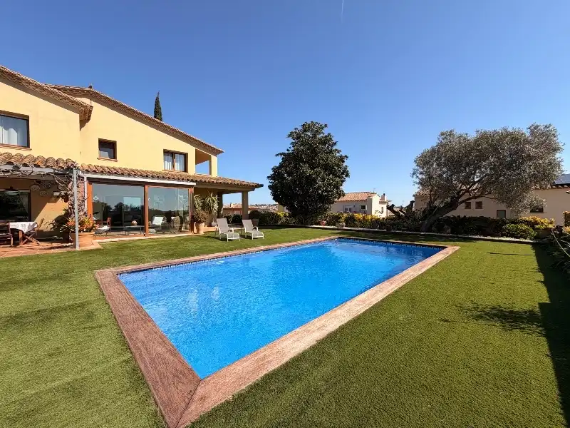 Swimming pool of Houses for sale in Mont-ras  with Air Conditioner, Heating and Private garden