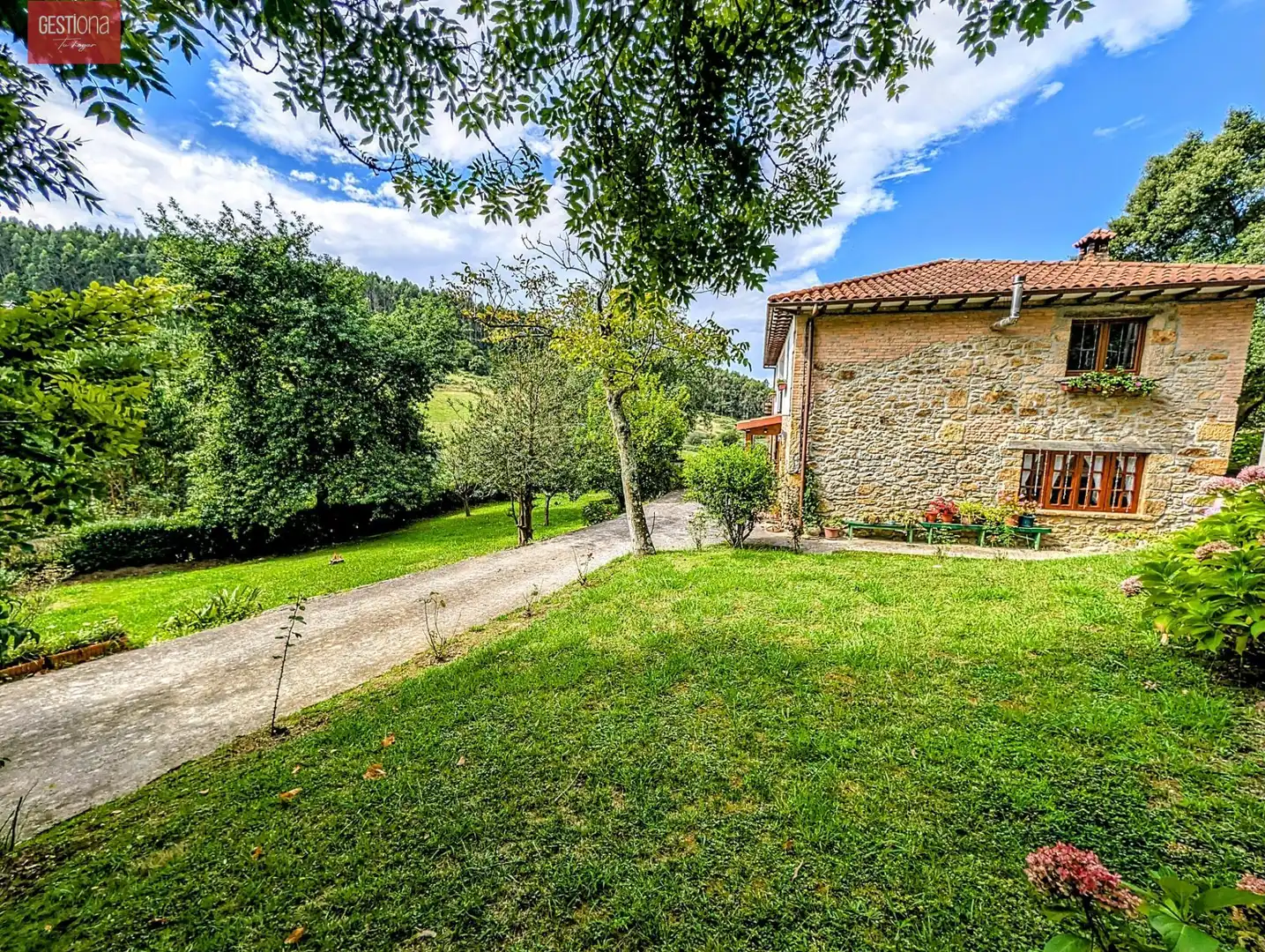 Vista exterior de Casa o chalet en venta en Escalante con Jardín privado y Balcón