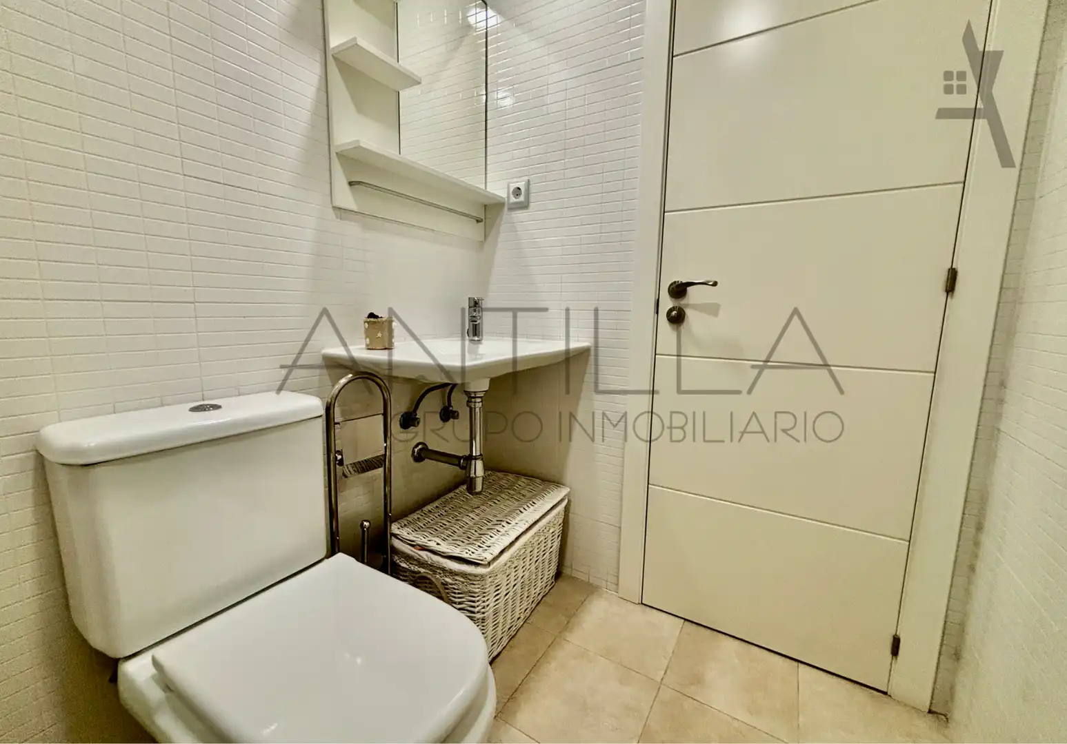 Bathroom of Flat for sale in Madrid  with Air Conditioner, Heating and Furnished