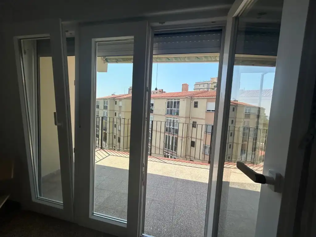 Piso con ascensor en venta en Calle Apostol Santiago, imagen 3