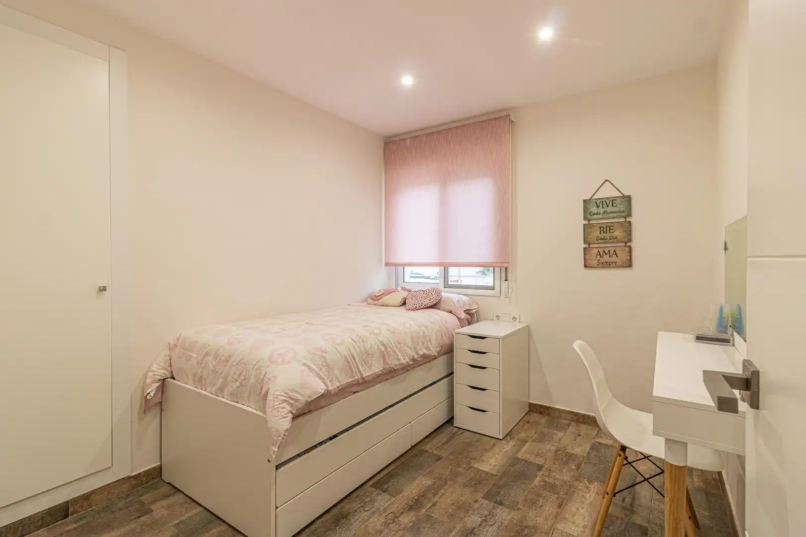 Habitación de Casa o chalet en venta en Llombai con Aire acondicionado, Jardín privado y Terraza